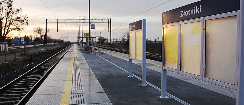 Peron na dworcu w Złotnikach