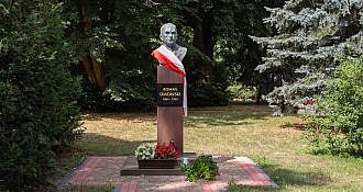 Pomnik Romana Dmowskiego w Chludowie