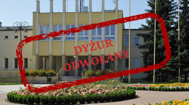 urząd gminy suchy las z napisem dyżur odwołany