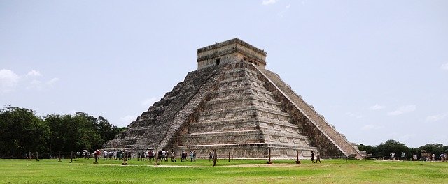 Piramida w Meksyku w mieście Cancun
