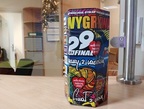 Puszka Wielkiej Orkiestry Świątecznej Pomocy przy Biurze Obsługi Urzędu Gminy Suchy Las.