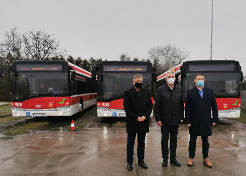 Przekazanie autobusow ZKP 2 490x350 - Trzy autobusy zasiliły flotę ZKP Suchy Las