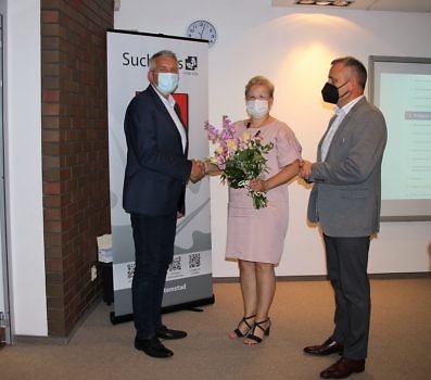 Wójtowi gratulacje składa Przewodniczaca Rady Gminy Suchy Las Anna Ankiewicz oraz Wiceprzewodnicżacy Radosław Banaszak.