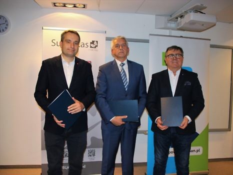 Na zdjęciu Mariusz Wiśniewski zastępca prezydenta miasta Poznania, wójt gminy Suchy Las Grzegorz Wojtera, Starosta poznański Jan Grabkowski.