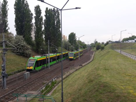 zdjecie przedstawia tramwaje linii numer 19