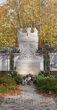 pomnik w Panteonie Powstania Wielkopolskiego w Biedrusku