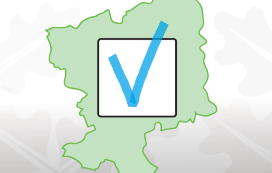 Mapa gminy z "ptaszkiem" na białym kwadracie. Odniesienie do wyborów.