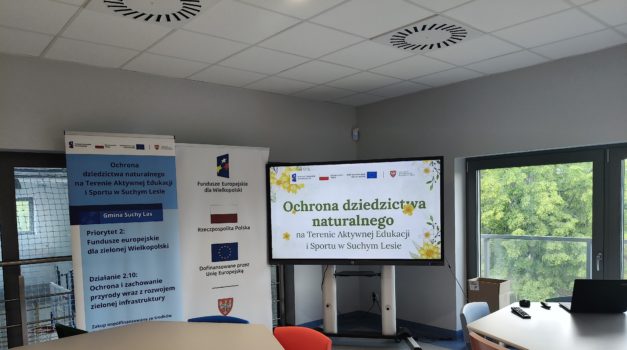 Widok na ekran wyświetlający tytuł projektu.
