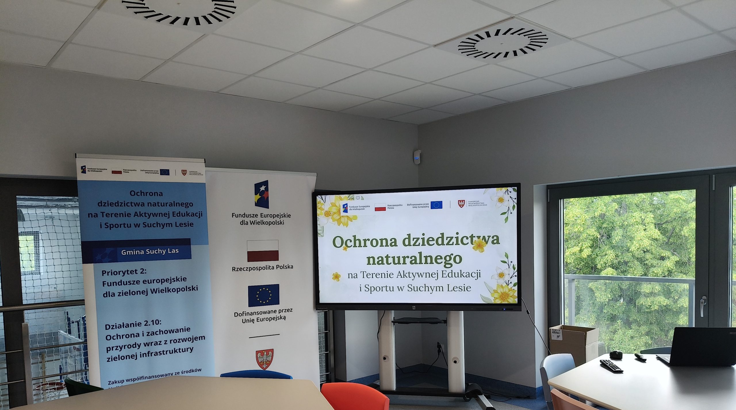 Widok na ekran wyświetlający tytuł projektu.