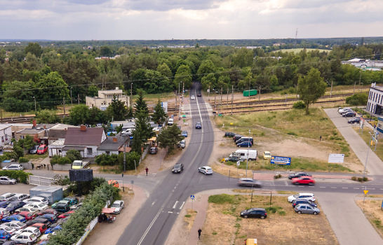 widok z drona na przejazd kolejowy w ciągu ul. Sucholeskiej