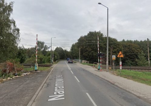 Widok na przejazd kolejowy.