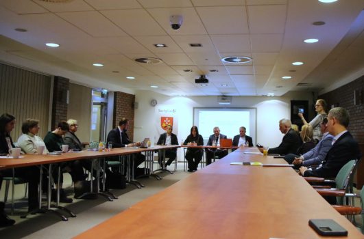 Na zdjeciu uczestnicy spotkania w sali konferencyjnej Parku Wodnego Octopus w Suchym Lesie.