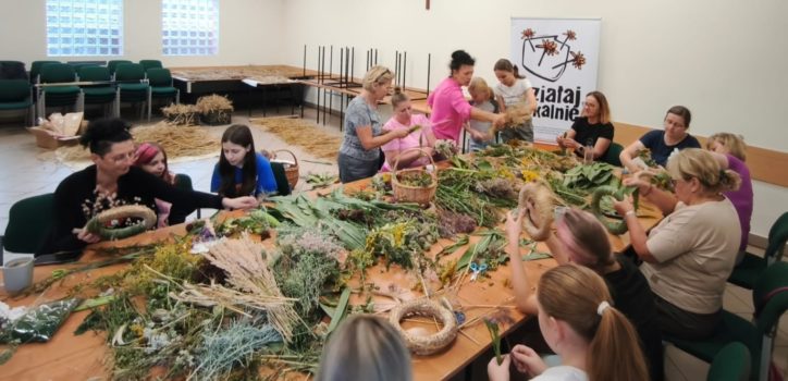 Warsztaty robienia bukietów i wianków- KGW Pieczona Pyra w Zielątkowie