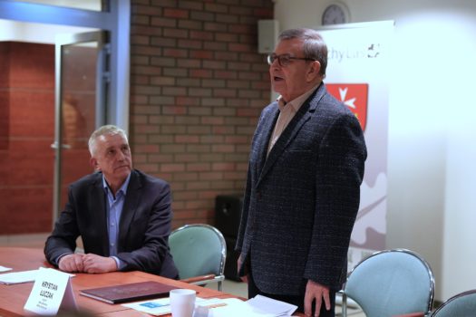 Prowadzący sesję najstarszy z radnych seniorów.