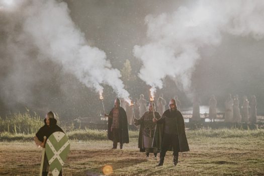 Scena z widowiska Orzeł i Krzyż.