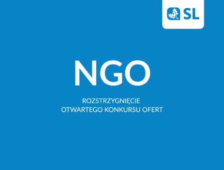 Plansza niebieska z napisem - NGO, rozstrzygniecie otwartego konkursu ofert.