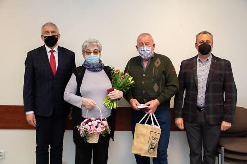 Wspólne zdjęcie Wójta Gminy i Przewodniczącego Zarządu Osiedla Biedrusko i Jubilatów