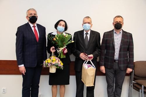 Wspólne zdjęcie Wójta Gminy i Przewodniczącego Zarządu Osiedla Biedrusko i Jubilatów
